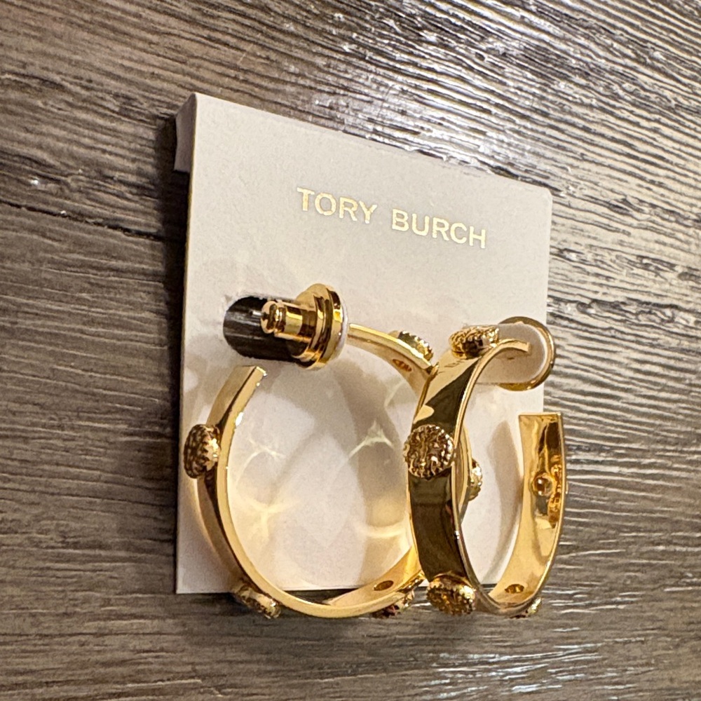 NWT [Tory Burch] Milgrain Gold Logo 3D Medium-Sized Designer Hoop Earrings - Picture 5 of 9